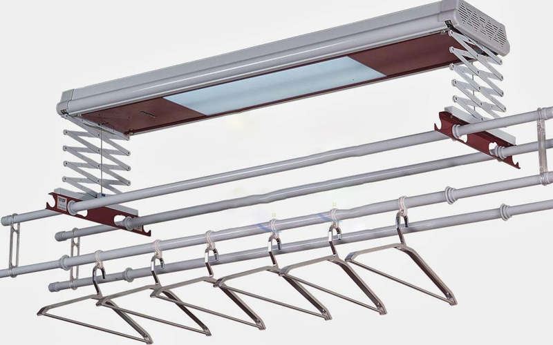 Giàn phơi quần áo thông minh giúp khu phơi gọn, nhìn sạch và sang hơn.